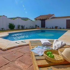 spacious-holiday-home-with-gorgeous-garden-near-malaga.es-andalucia.com/